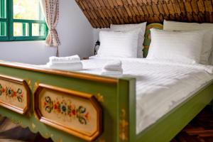 Ένα ή περισσότερα κρεβάτια σε δωμάτιο στο Gradina Snagov