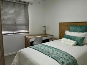 Ένα ή περισσότερα κρεβάτια σε δωμάτιο στο GMK Self Catering Suites