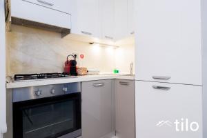 O bucătărie sau chicinetă la Beach 5M| 1BR| Wi Fi by Tilo