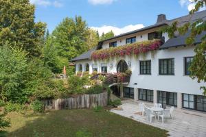 Κήπος έξω από το Landhaus Deuber