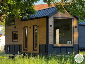 Το κτήριο όπου στεγάζεται  η παραθεριστική κατοικία +10 φωτογραφίες