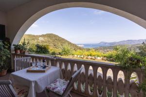 Nespecifikovaný výhled na hory nebo výhled na hory při pohledu z apartmánu