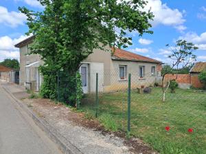 Aed väljaspool majutusasutust Chez Monique