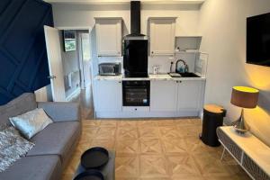 Køkken eller tekøkken på Cosy Perth Apartment - City Comforts