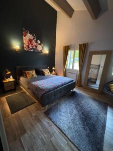 Ένα ή περισσότερα κρεβάτια σε δωμάτιο στο L'Alpen Roc