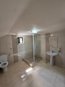 Ένα μπάνιο στο Cabana Suvenirurilor +97 φωτογραφίες