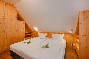 two beds in a room with wooden walls at Ferienhaus Kontraste 4m in Korswandt