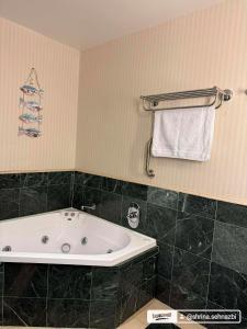 Ένα μπάνιο στο Oaks Goldcoast ,Goldcoast Highway surfers Paradise