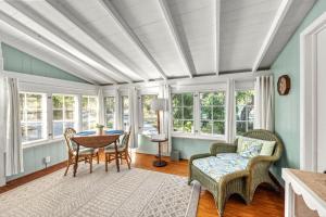 Χώρος καθιστικού στο Gulf Front Escape at a Beach Resort, Pet Friendly