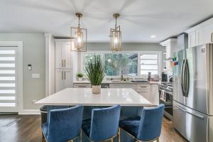 Nhà bếp/bếp nhỏ tại Designer 5 Bedroom with Backyard Downtown ATL +35 ảnh