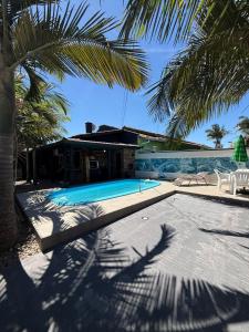 Πισίνα στο ή κοντά στο Cantinho das Palmeiras em Itapoá- Casa c piscina p 6 pessoas