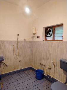 Imagine din galeria proprietății Maanasam Farmstay - Boutique 3BR Countryside Villa, Manikkadavu în Irrity