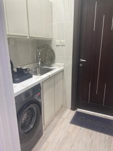 Una cocina o cocineta en The apartment is two complete rooms