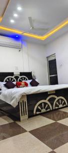 a bedroom with a large bed in a room at Dev Guest House in Aklera