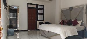 a bedroom with a bed and a window at Dev Guest House in Aklera +2 photos