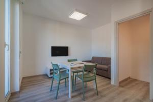 Μια τηλεόραση ή/και κέντρο ψυχαγωγίας στο Bolzaneto Fresh & Brigh