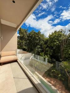 En balkon eller terrasse på Aron Villa by Aura - Designer Villa Pool & Green Views in Balangan