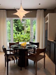 Billede fra billedgalleriet på Aron Villa by Aura - Designer Villa Pool & Green Views in Balangan i Bingin Beach