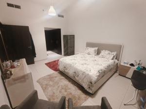 Ένα ή περισσότερα κρεβάτια σε δωμάτιο στο Private Room with Bath +2 φωτογραφίες