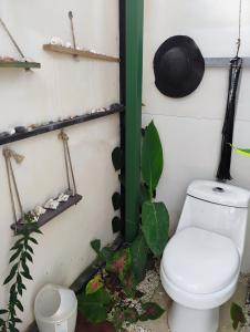 Ένα μπάνιο στο A-frame cabin