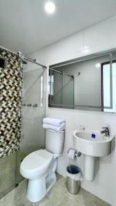 Ένα μπάνιο στο Street 55 Hotel