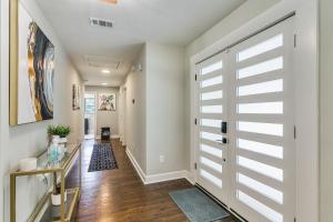 Ảnh trong thư viện ảnh của Designer 5 Bedroom with Backyard Downtown ATL ở Atlanta