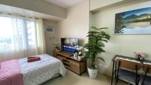 Ένα ή περισσότερα κρεβάτια σε δωμάτιο στο B4B Staycation Avida aspira tower 2