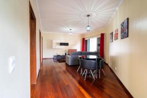 Μια τηλεόραση ή/και κέντρο ψυχαγωγίας στο GuestReady - Machico Apartment with Balcony +18 φωτογραφίες