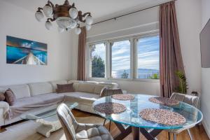a living room with a couch and a table at Aparatman Residence in Rijeka