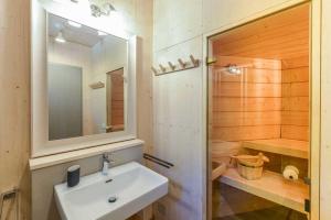 Koupelna v ubytování Seehaus Söt Mine mit Sauna + 22 fotografií