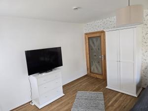 TV/trung tâm giải trí tại NEU! Ferienwohnung Happynest