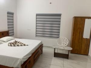 En eller flere senge i et værelse på The white luxury Homestay