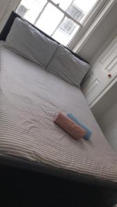 Ένα ή περισσότερα κρεβάτια σε δωμάτιο στο Seabreezeee House