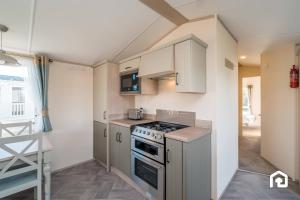 Køkken eller tekøkken på Vacant Nests Kingsbarns Seton sands + 7 billeder