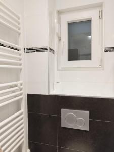 Koupelna v ubytování Joli appartement en RDC dans une maison neuve + 42 fotografií