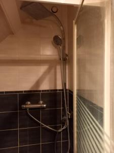 Ένα μπάνιο στο Loue une chambre pour les 24 heures voiture