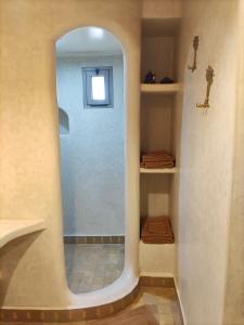 Et badeværelse på Tigmi N'Dounit Lodge et Nature