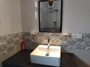 Et badeværelse på Villa Pabasara + 17 billeder