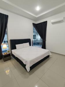 Giường trong phòng chung tại Lahat Serenity 168 Big Corner Cozy House