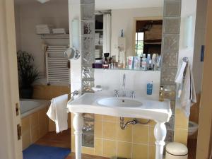 Ванная комната в Le Moulin Bas Chambre d'Hote