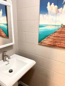 Fotografie z fotogalerie ubytování Sleeps 16! Spacious Yard, Secluded, 8 Beds, with 2 Full Bathrooms, and 2 Half Baths! v destinaci Akron + 52 fotografií