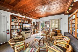 a living room with a couch and chairs and books at Oak Grove Escape with Shared Deck & Direct Beach Access in Englewood