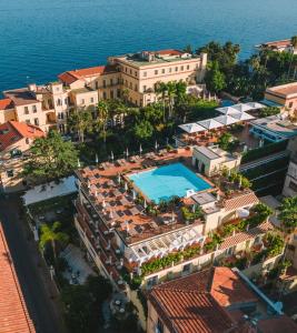 Πισίνα στο ή κοντά στο Grand Hotel La Favorita