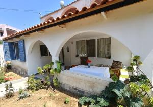 Ένα ή περισσότερα κρεβάτια σε δωμάτιο στο Irini Garden House