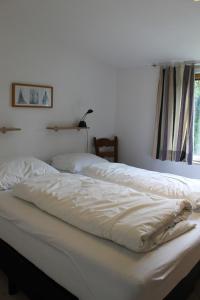 Postel nebo postele na pokoji v ubytování Huisje aan Zee