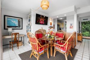 Et tv og/eller underholdning på Keauhou Akahi 210