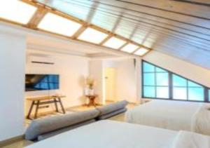 Ένα ή περισσότερα κρεβάτια σε δωμάτιο στο Suntai Villa, Beachfront Suites