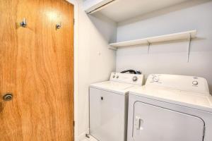 Φωτογραφία από το άλμπουμ του Family Friendly 2BR upto 6 guests! With parking! στο Μόντρεαλ