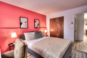 Ένα ή περισσότερα κρεβάτια σε δωμάτιο στο Family Friendly 2BR upto 6 guests! With parking!