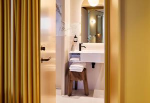 Baðherbergi á Locke Copenhagen